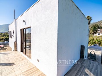 Preciosa casa estilo mediterranea en Condominio de Cerro Grande