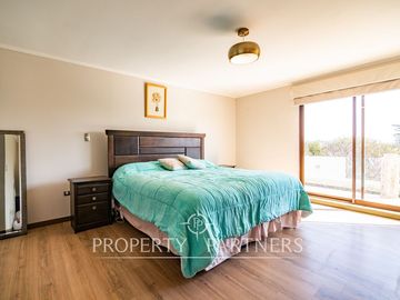 Preciosa casa estilo mediterranea en Condominio de Cerro Grande
