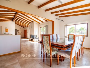 Preciosa casa estilo mediterranea en Condominio de Cerro Grande