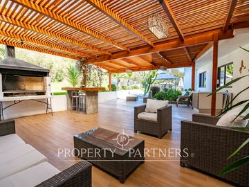 Preciosa casa estilo mediterranea en Condominio de Cerro Grande