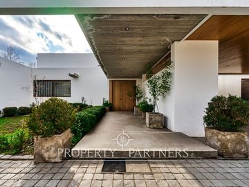 Espectacular casa en San Damián con gran jardín.