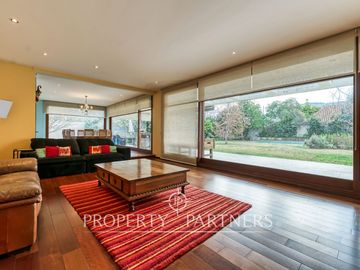 Espectacular casa en San Damián con gran jardín.