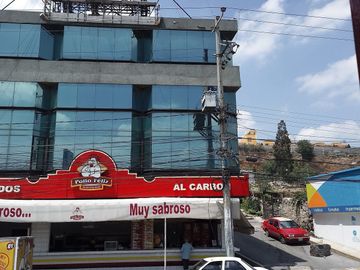 Locales en renta para uso de oficina en tercer piso