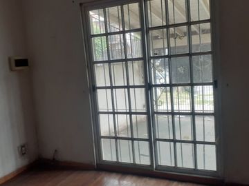Departamento Tipo Casa en venta en Moron Centro