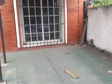 Departamento Tipo Casa en venta en Moron Centro