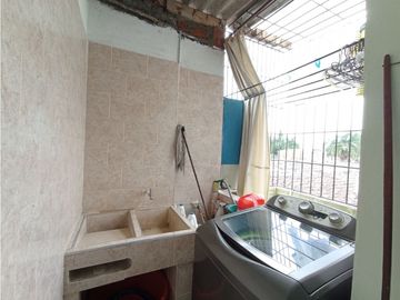 SE VENDE CASA EN VILLA DEL PRADO