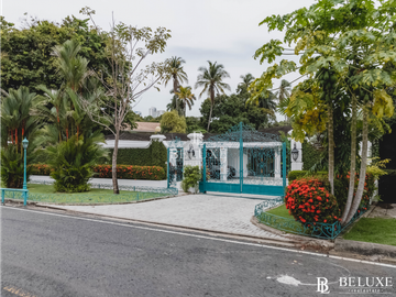 VENDO CASA CON PISCINA PRIVADA EN ALTOS DEL GOLF  (9)