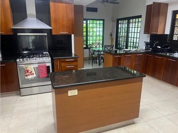 Venta de casa en Costa del Este (Antigua) GTA