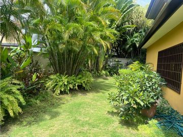Venta de casa en Costa del Este (Antigua) GTA