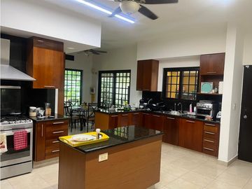 Venta de casa en Costa del Este (Antigua) GTA