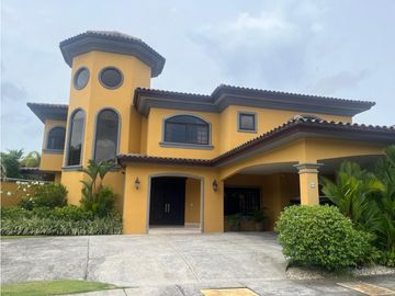 Venta de casa en Costa del Este (Antigua) GTA