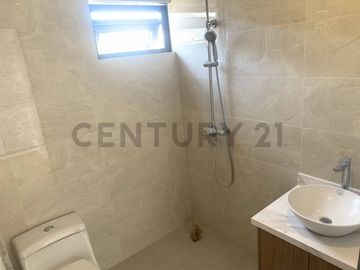 Venta espectacular suite cerca Universidad