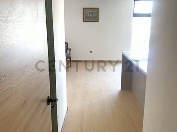 Venta espectacular suite cerca Universidad