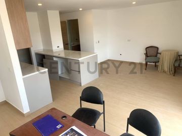 Venta espectacular suite cerca Universidad