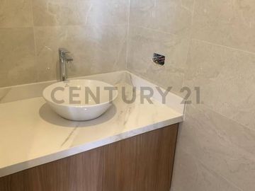 Venta espectacular suite cerca Universidad