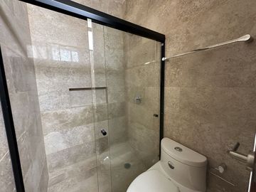 CASA EN VENTA EN PRIVADA EN EL NORTE DE MERIDA.