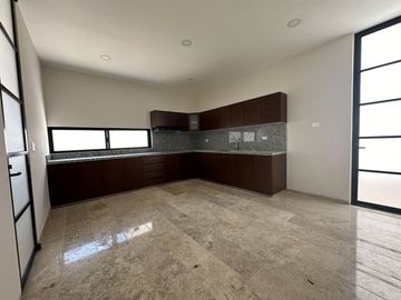 CASA EN VENTA EN PRIVADA EN EL NORTE DE MERIDA.