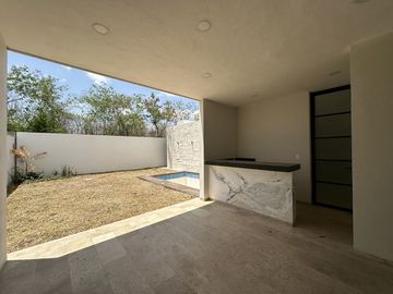 CASA EN VENTA EN PRIVADA EN EL NORTE DE MERIDA.