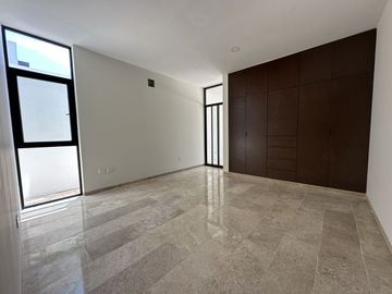 CASA EN VENTA EN PRIVADA EN EL NORTE DE MERIDA.