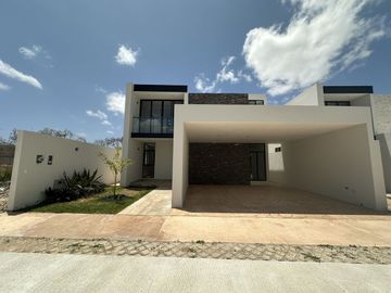 CASA EN VENTA EN PRIVADA EN EL NORTE DE MERIDA.