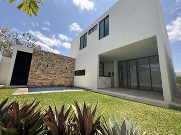 CASA EN VENTA EN PRIVADA EN EL NORTE DE MERIDA.
