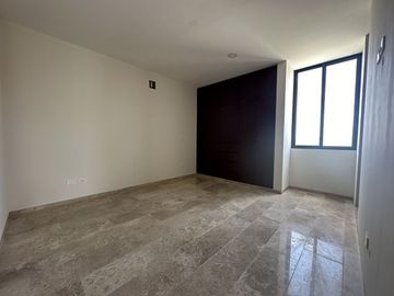 CASA EN VENTA EN PRIVADA EN EL NORTE DE MERIDA.