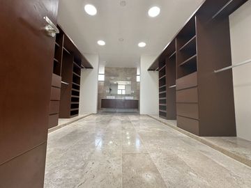 CASA EN VENTA EN PRIVADA EN EL NORTE DE MERIDA.