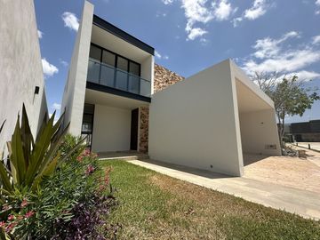 CASA EN VENTA EN PRIVADA EN EL NORTE DE MERIDA.