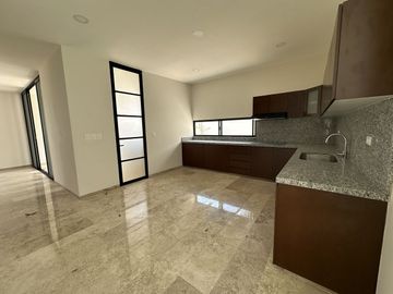 CASA EN VENTA EN PRIVADA EN EL NORTE DE MERIDA.