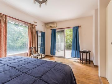Casa en  venta en Boat Center , 3 dormitorios, piscina, quincho, cochera y amplio parque con amarra