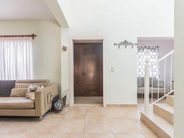 Casa en  venta en Boat Center , 3 dormitorios, piscina, quincho, cochera y amplio parque con amarra