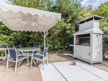 Casa en  venta en Boat Center , 3 dormitorios, piscina, quincho, cochera y amplio parque con amarra