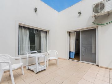 Casa en  venta en Boat Center , 3 dormitorios, piscina, quincho, cochera y amplio parque con amarra