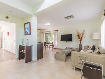 Casa en  venta en Boat Center , 3 dormitorios, piscina, quincho, cochera y amplio parque con amarra