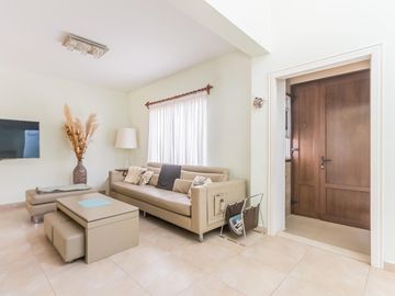 Casa en  venta en Boat Center , 3 dormitorios, piscina, quincho, cochera y amplio parque con amarra