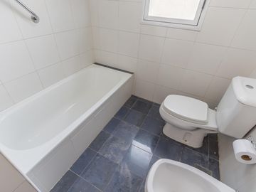 Casa en  venta en Boat Center , 3 dormitorios, piscina, quincho, cochera y amplio parque con amarra