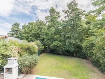 Casa en  venta en Boat Center , 3 dormitorios, piscina, quincho, cochera y amplio parque con amarra