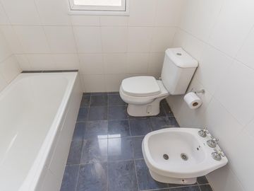 Casa en  venta en Boat Center , 3 dormitorios, piscina, quincho, cochera y amplio parque con amarra
