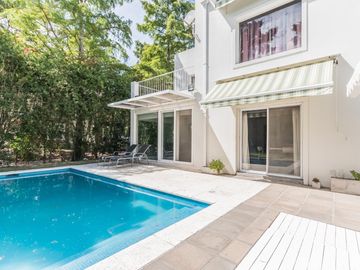 Casa en  venta en Boat Center , 3 dormitorios, piscina, quincho, cochera y amplio parque con amarra