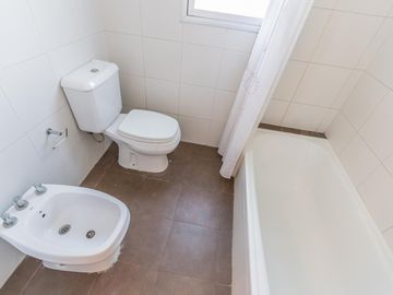 Casa en  venta en Boat Center , 3 dormitorios, piscina, quincho, cochera y amplio parque con amarra