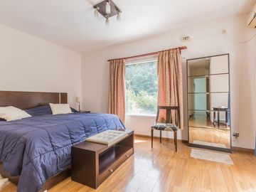 Casa en  venta en Boat Center , 3 dormitorios, piscina, quincho, cochera y amplio parque con amarra