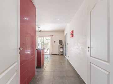 Casa en  venta en Boat Center , 3 dormitorios, piscina, quincho, cochera y amplio parque con amarra