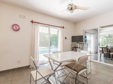 Casa en  venta en Boat Center , 3 dormitorios, piscina, quincho, cochera y amplio parque con amarra