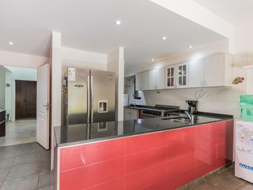 Casa en  venta en Boat Center , 3 dormitorios, piscina, quincho, cochera y amplio parque con amarra