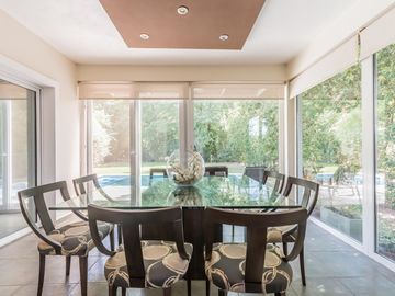 Casa en  venta en Boat Center , 3 dormitorios, piscina, quincho, cochera y amplio parque con amarra