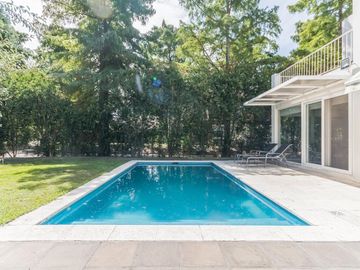 Casa en  venta en Boat Center , 3 dormitorios, piscina, quincho, cochera y amplio parque con amarra