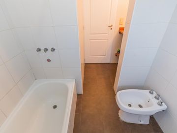Casa en  venta en Boat Center , 3 dormitorios, piscina, quincho, cochera y amplio parque con amarra