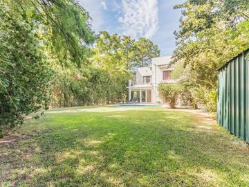 Casa en  venta en Boat Center , 3 dormitorios, piscina, quincho, cochera y amplio parque con amarra