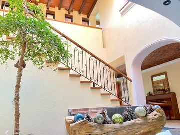 Exclusiva Residencia en Venta - Bugambilias, 2da Sección