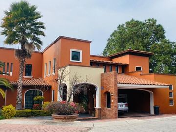 Exclusiva Residencia en Venta - Bugambilias, 2da Sección